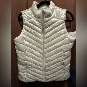 Calvin Klein women’s white puffer vest size medium
